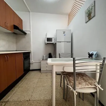 Larisa House