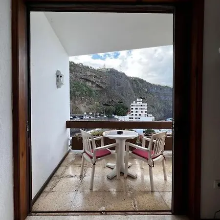 Larisa House